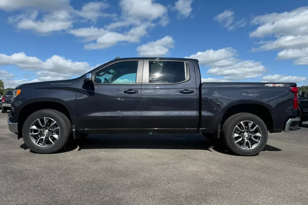 2024 Chevrolet Silverado 1500 LT photo 1