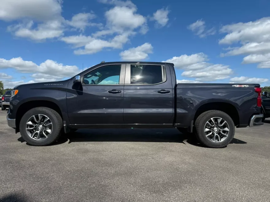 2024 Chevrolet Silverado 1500 LT photo 1