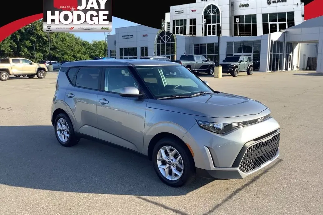 2024 Kia Soul LX photo 1