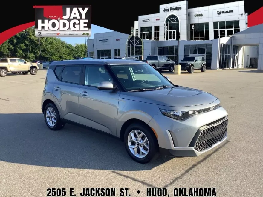 2024 Kia Soul LX photo 1