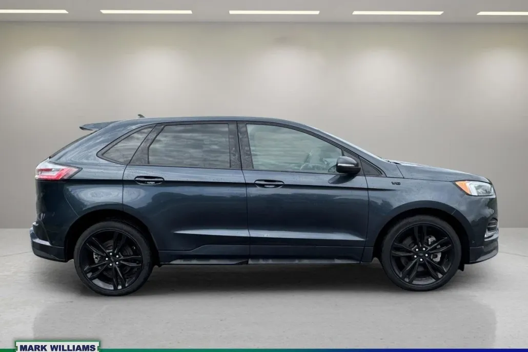 2022 Ford Edge ST photo 1