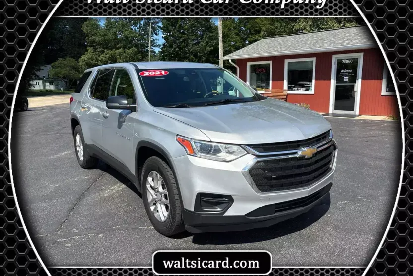 2021 Chevrolet Traverse LS photo 1