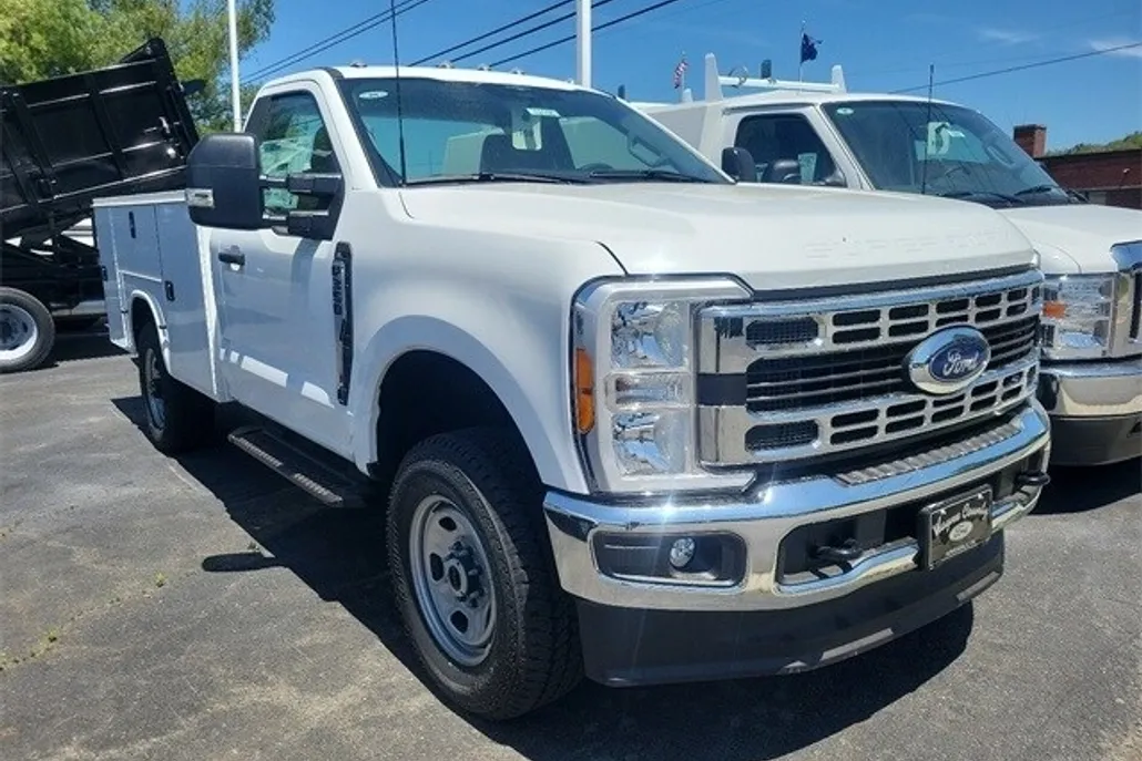 2023 Ford F-350 XL photo 1
