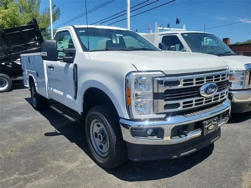 2023 Ford F-350 XL photo 1
