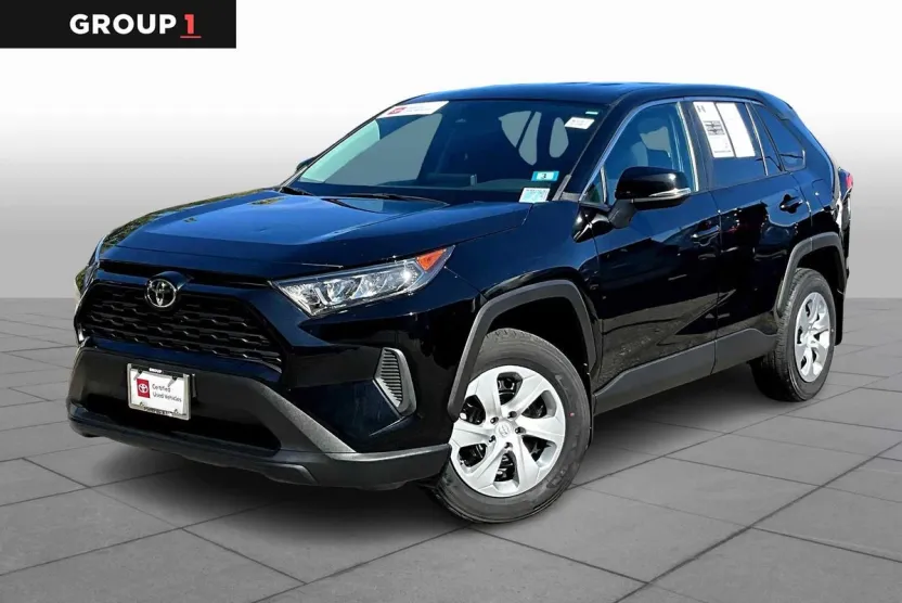 2022 Toyota RAV4 LE photo 1