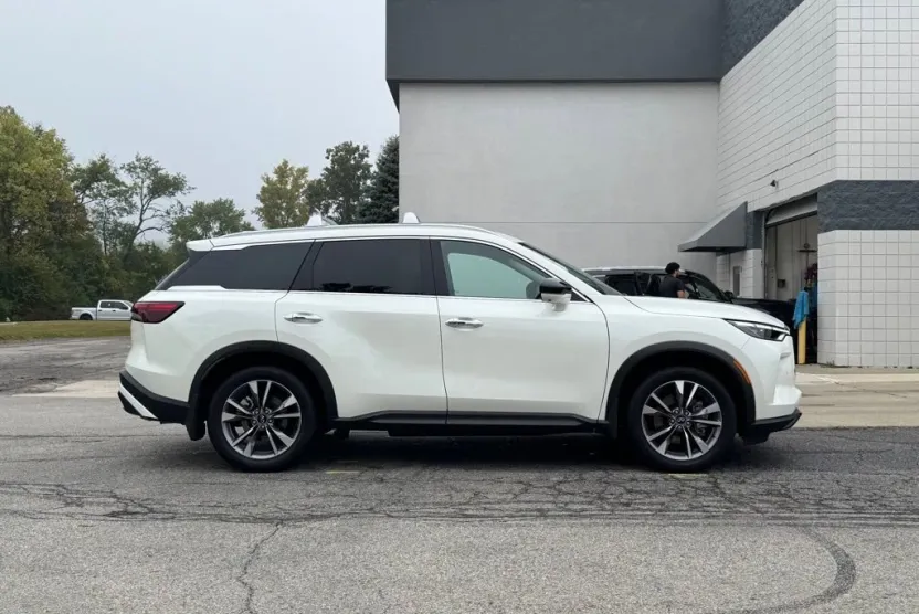 2025 Infiniti QX60 Luxe AWD photo 1