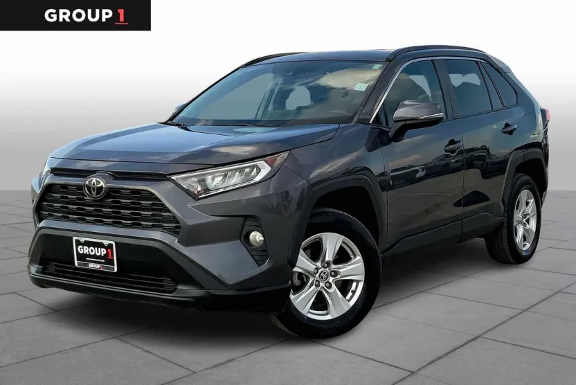 2021 Toyota RAV4 XLE photo 1