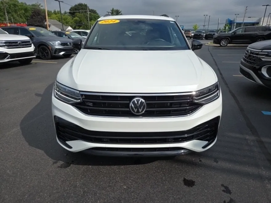 2024 Volkswagen Tiguan SE R-Line Black photo 1