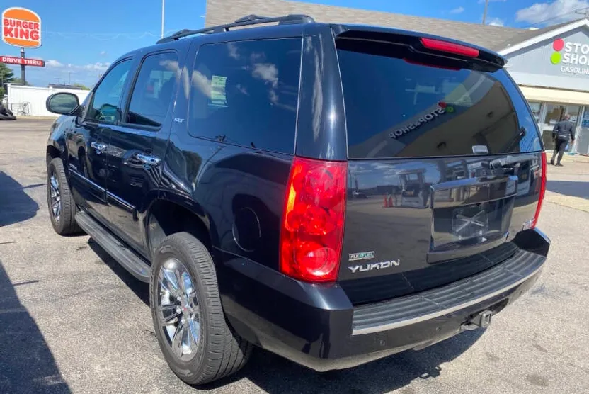2012 Gmc Yukon SLT photo 1