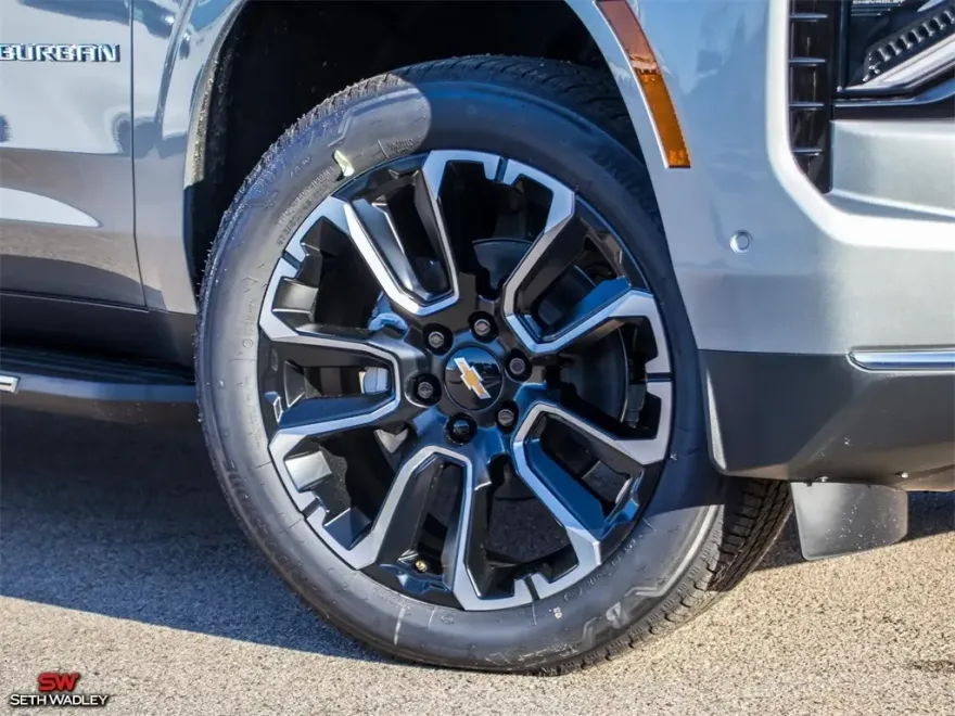 2025 Chevrolet Suburban Premier photo 1