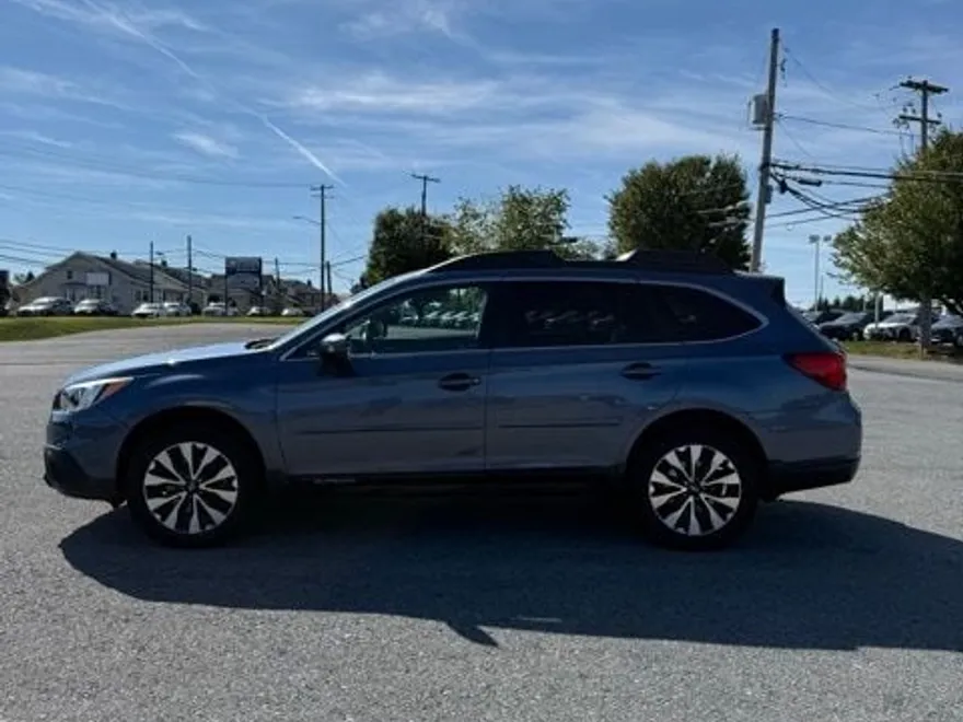 2017 Subaru Outback 2.5i Limited photo 1
