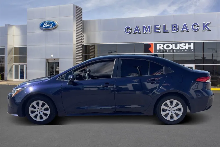 2021 Toyota Corolla LE photo 1