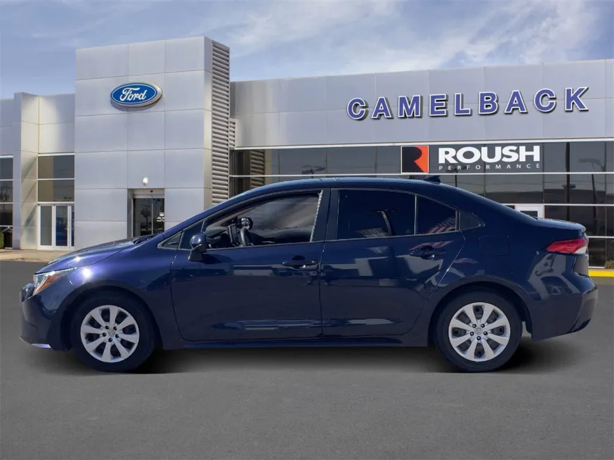 2021 Toyota Corolla LE photo 1