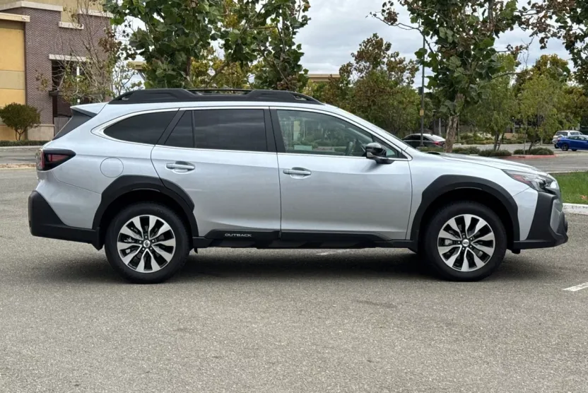 2025 Subaru Outback Limited photo 1