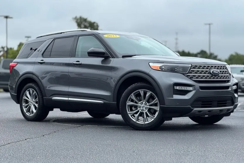 2023 Ford Explorer Limited photo 1