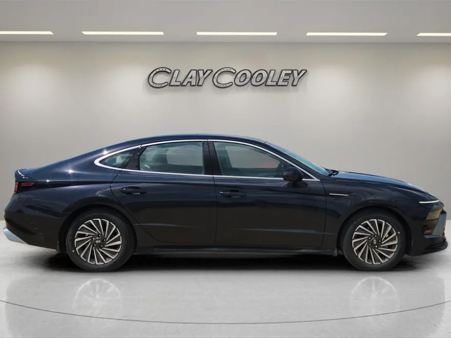 2025 Hyundai Sonata Hybrid SEL photo 1