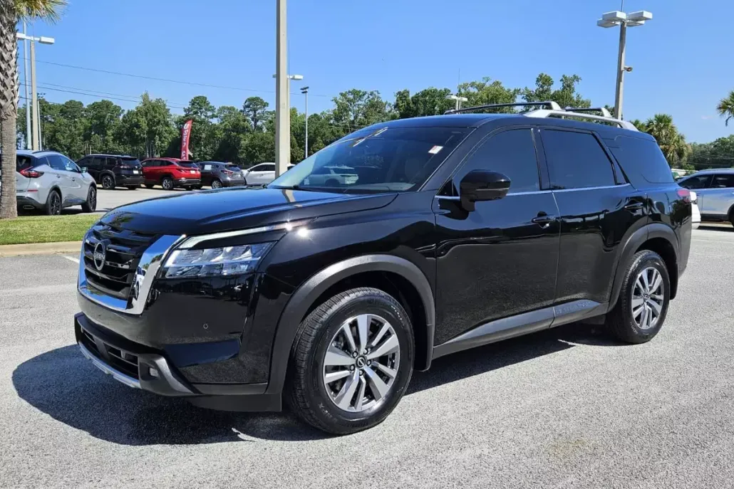 2023 Nissan Pathfinder SL photo 1