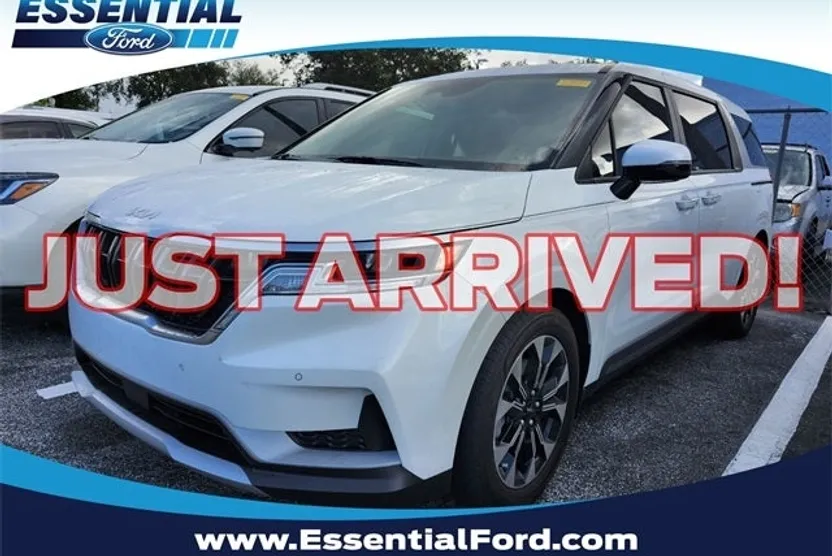 2024 Kia Carnival EX photo 1