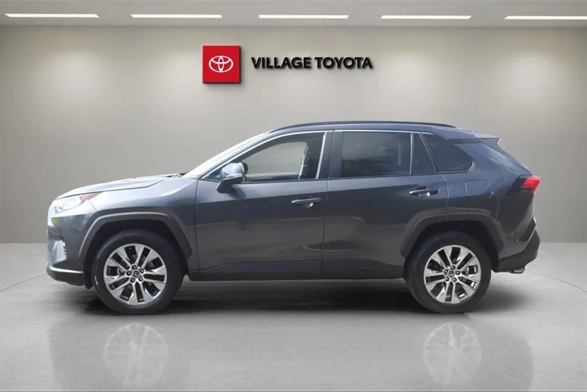 2021 Toyota RAV4 XLE Premium photo 1