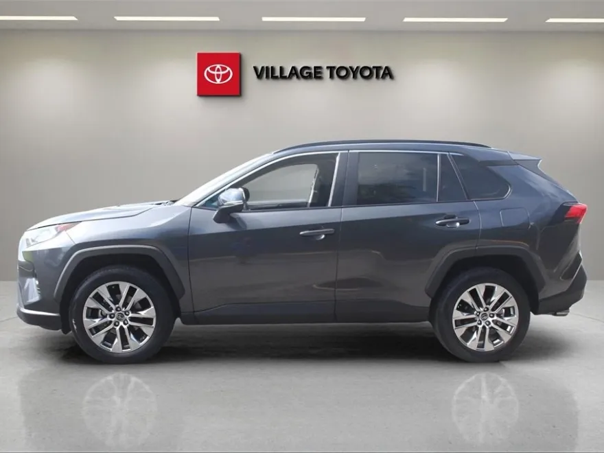 2021 Toyota RAV4 XLE Premium photo 1