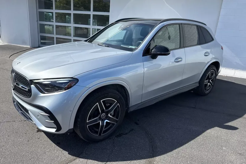 2024 Mercedes Benz GLC 300 4MATIC photo 1
