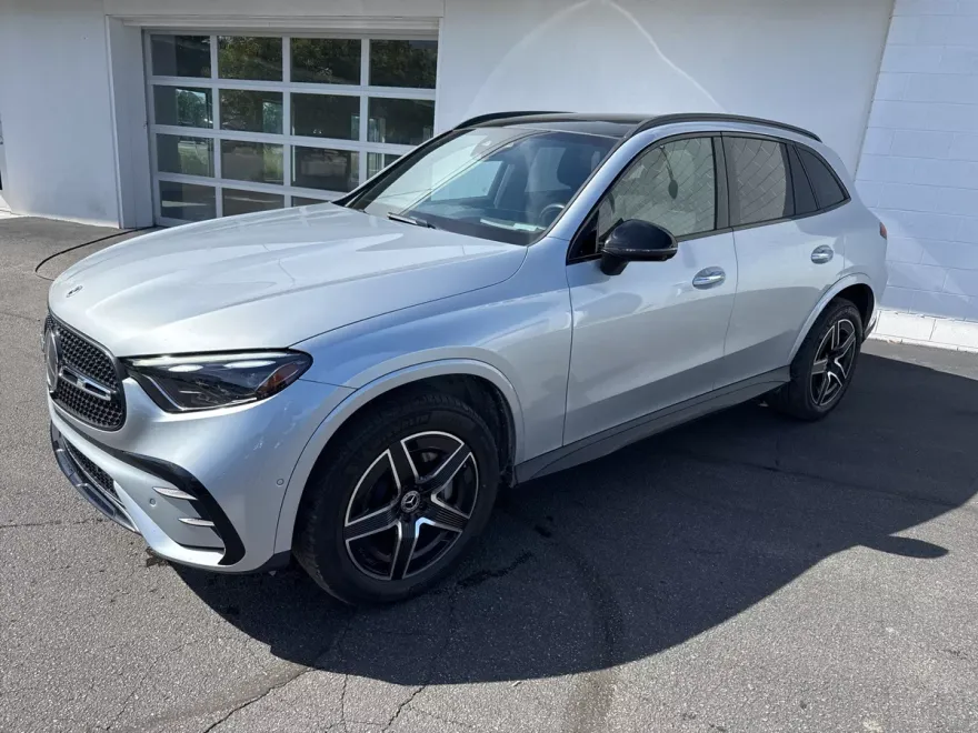 2024 Mercedes Benz GLC 300 4MATIC photo 1