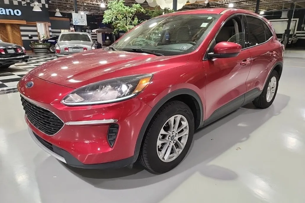 2020 Ford Escape SE photo 1