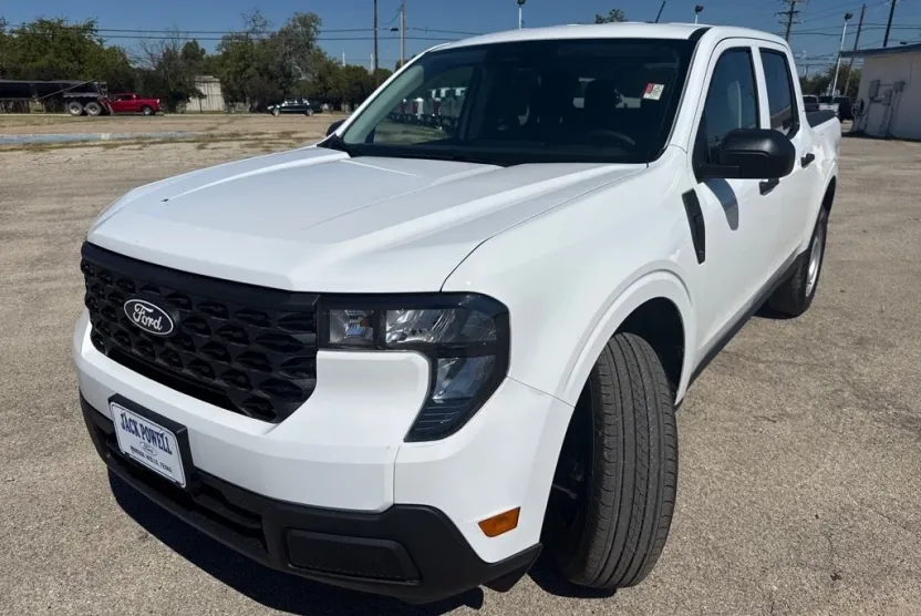 2025 Ford Maverick XL photo 1