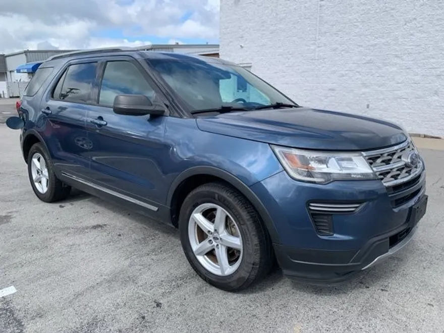 2019 Ford Explorer XLT photo 1