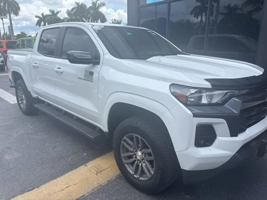 2024 Chevrolet Colorado LT photo 1