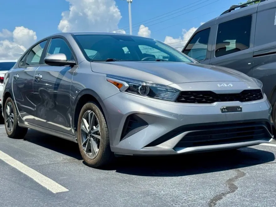 2023 Kia Forte LXS photo 1