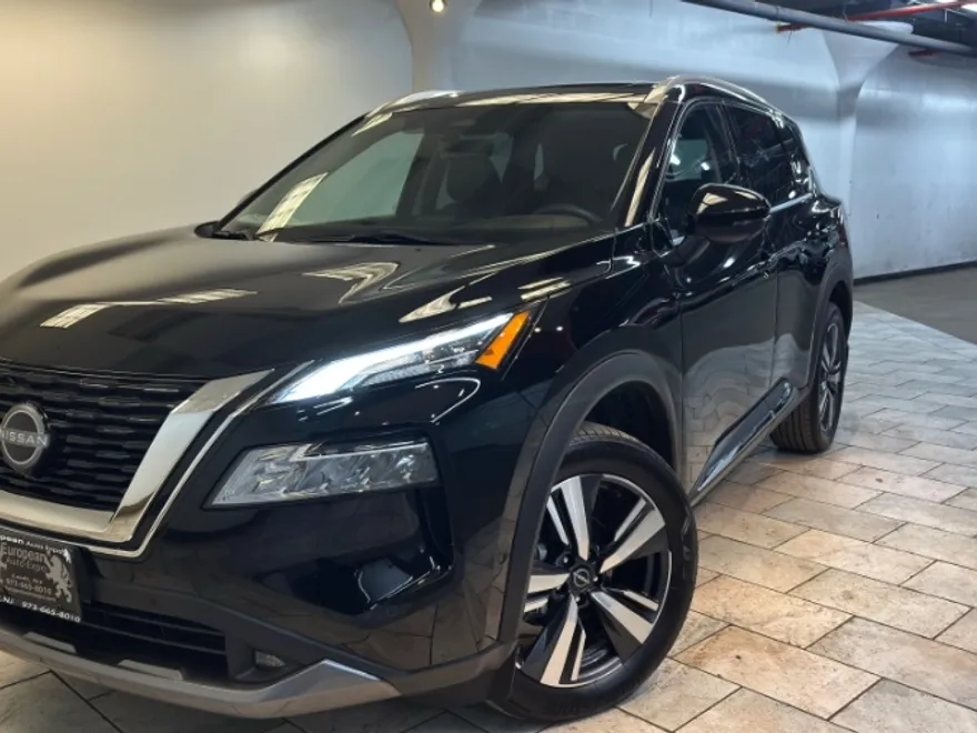 2022 Nissan Rogue SL photo 1