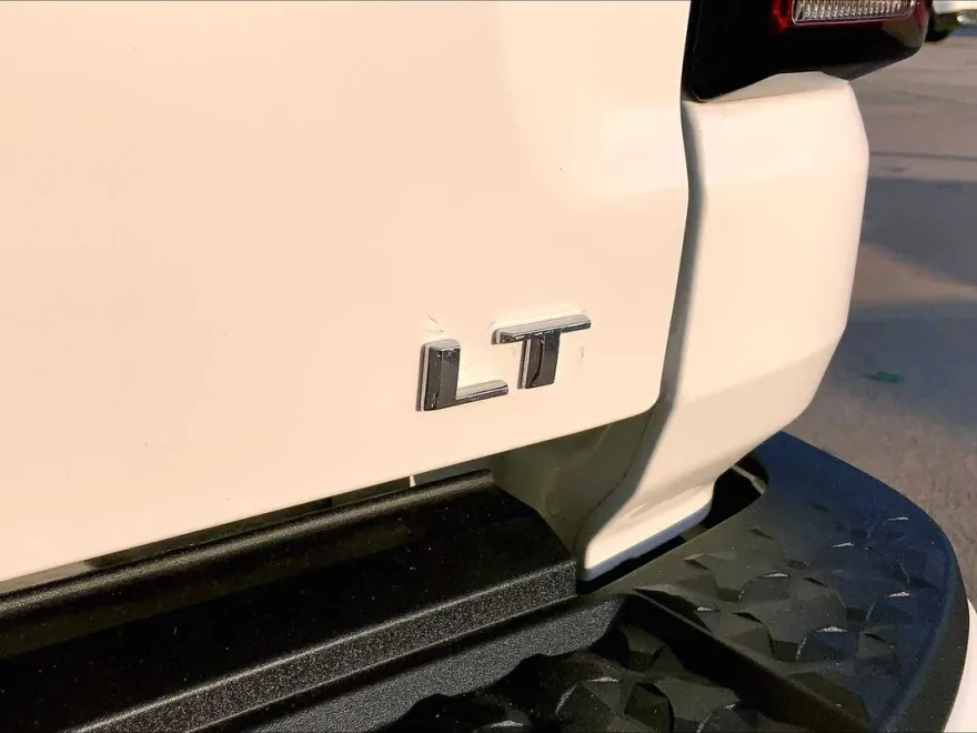 2023 Chevrolet Colorado LT photo 9
