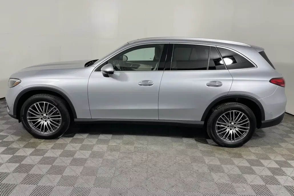 2026 Mercedes Benz GLC 300 photo 1