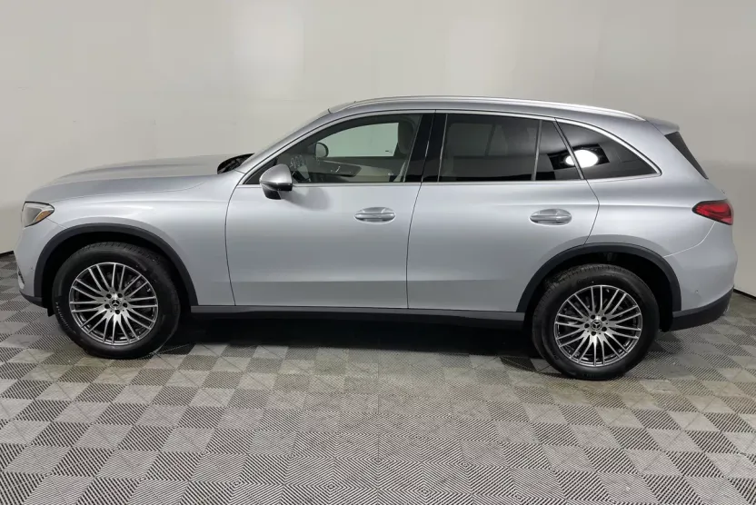 2026 Mercedes Benz GLC 300 photo 1