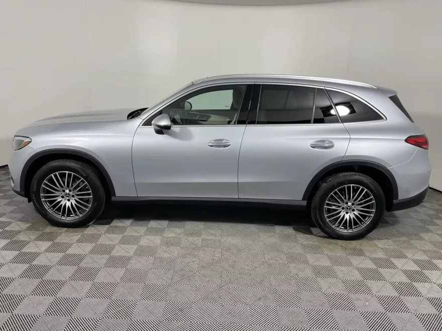 2026 Mercedes Benz GLC 300 photo 1