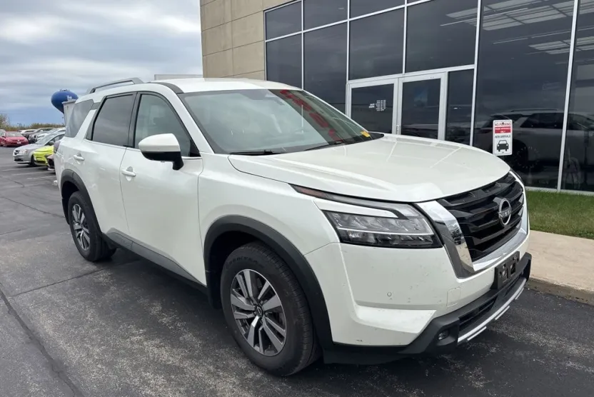 2022 Nissan Pathfinder SL photo 1