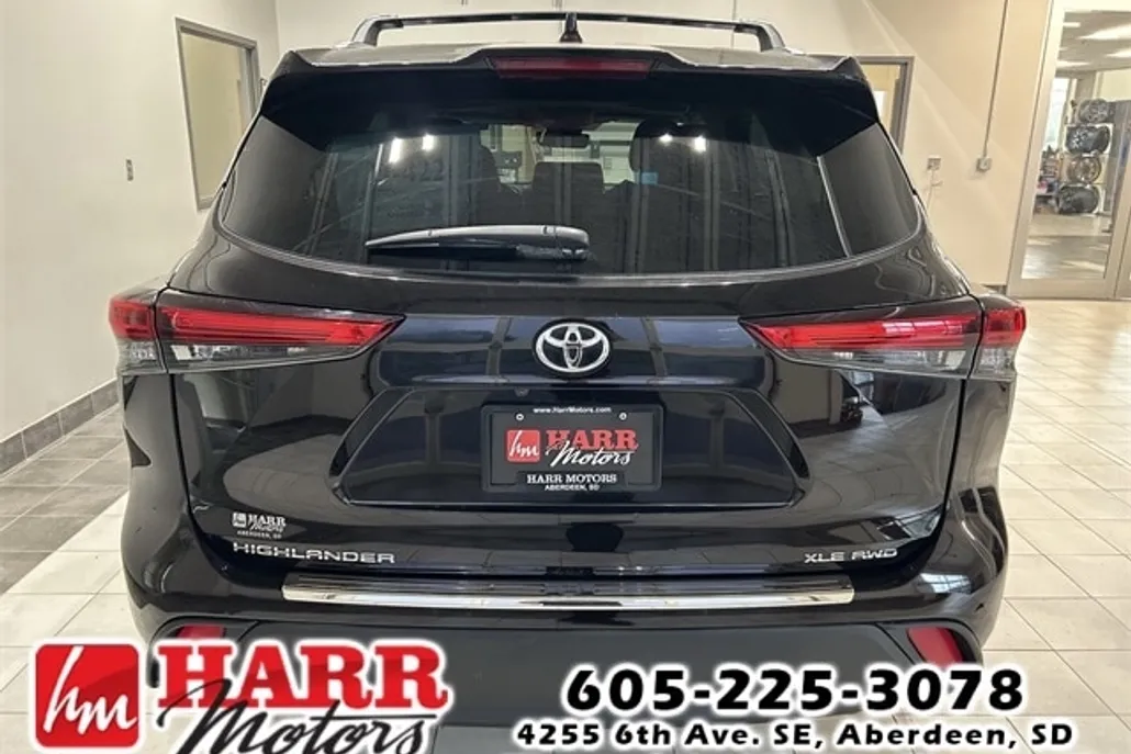 2020 Toyota Highlander XLE photo 1
