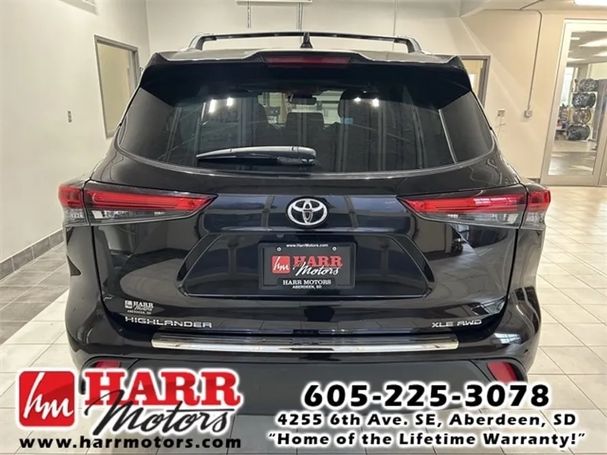 2020 Toyota Highlander XLE photo 1