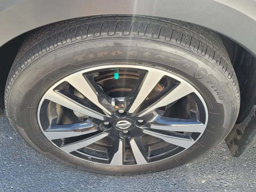 2020 Nissan Kicks SR photo 1