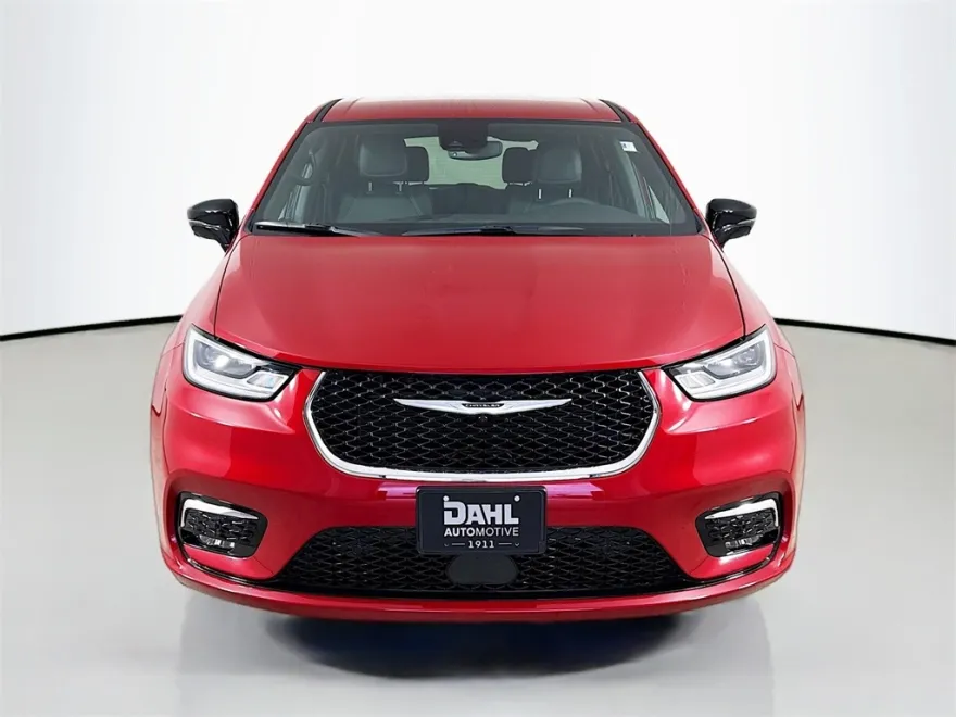 2025 Chrysler Pacifica photo 1
