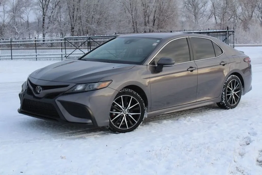 2023 Toyota Camry SE photo 1