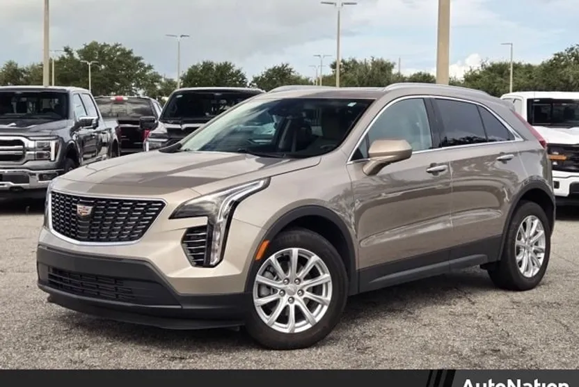 2023 Cadillac XT4 Luxury photo 1