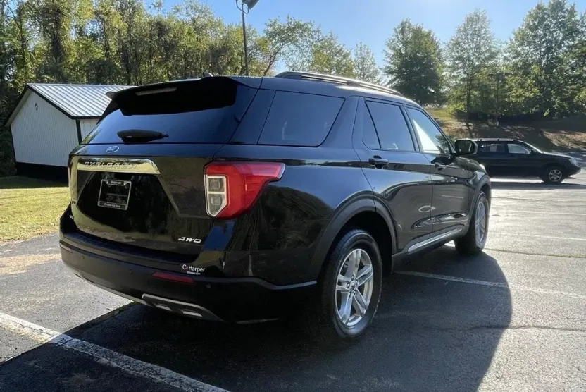 2021 Ford Explorer XLT photo 1
