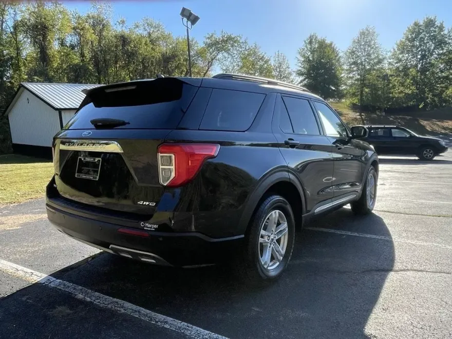 2021 Ford Explorer XLT photo 1