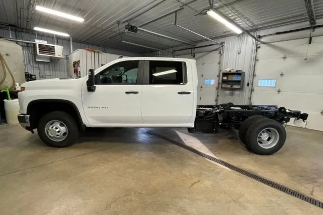 2026 Chevrolet Silverado 3500HD Work Truck photo 1