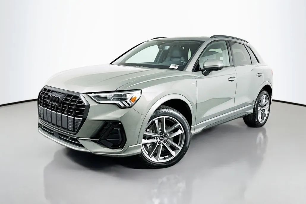 2025 Audi Q3 S line Premium photo 1