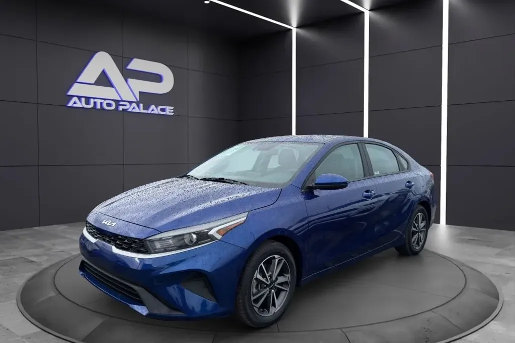 2022 Kia Forte LXS photo 1
