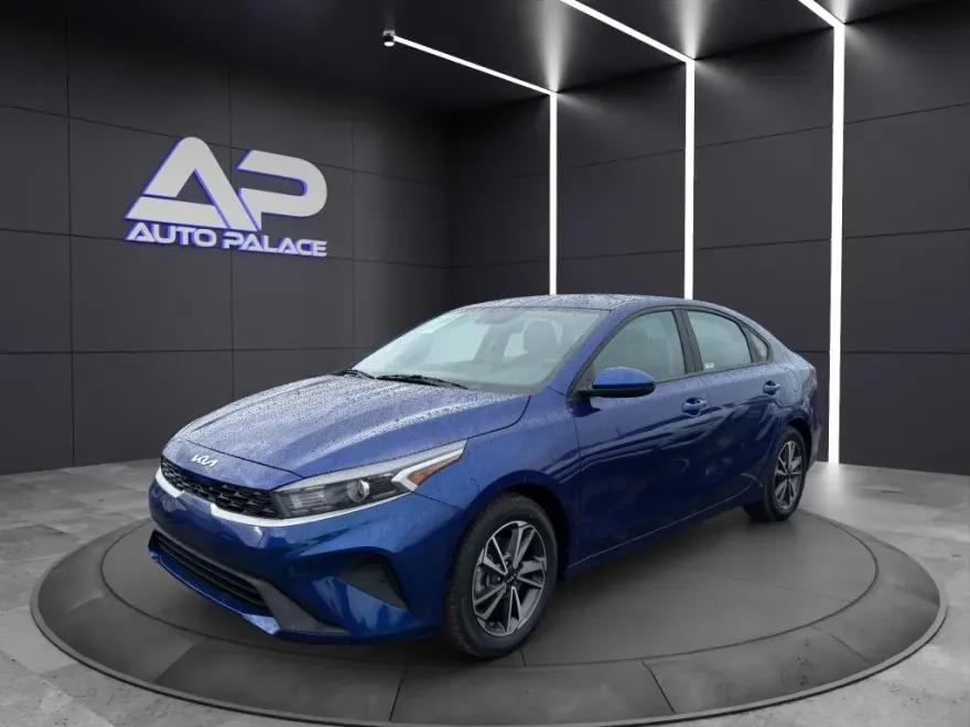 2022 Kia Forte LXS photo 1