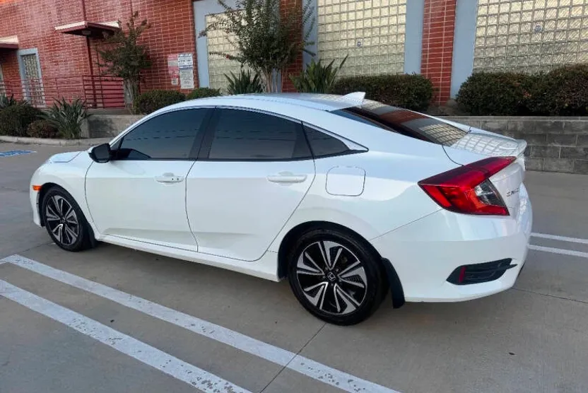 2018 Honda Civic EX-L photo 1